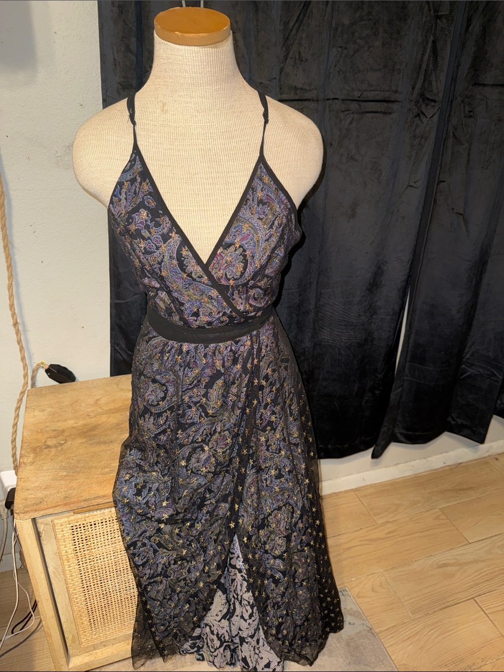 Ecote Sleeveless V-Neck Black Paisley Maxi Dress